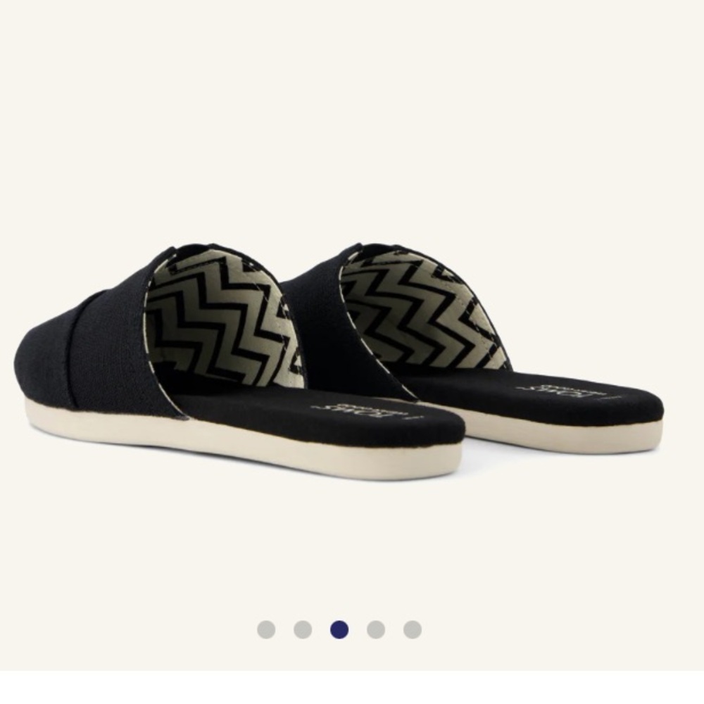 New Tom’s Black Slip-On Alparagatas - Picture 3 of 5